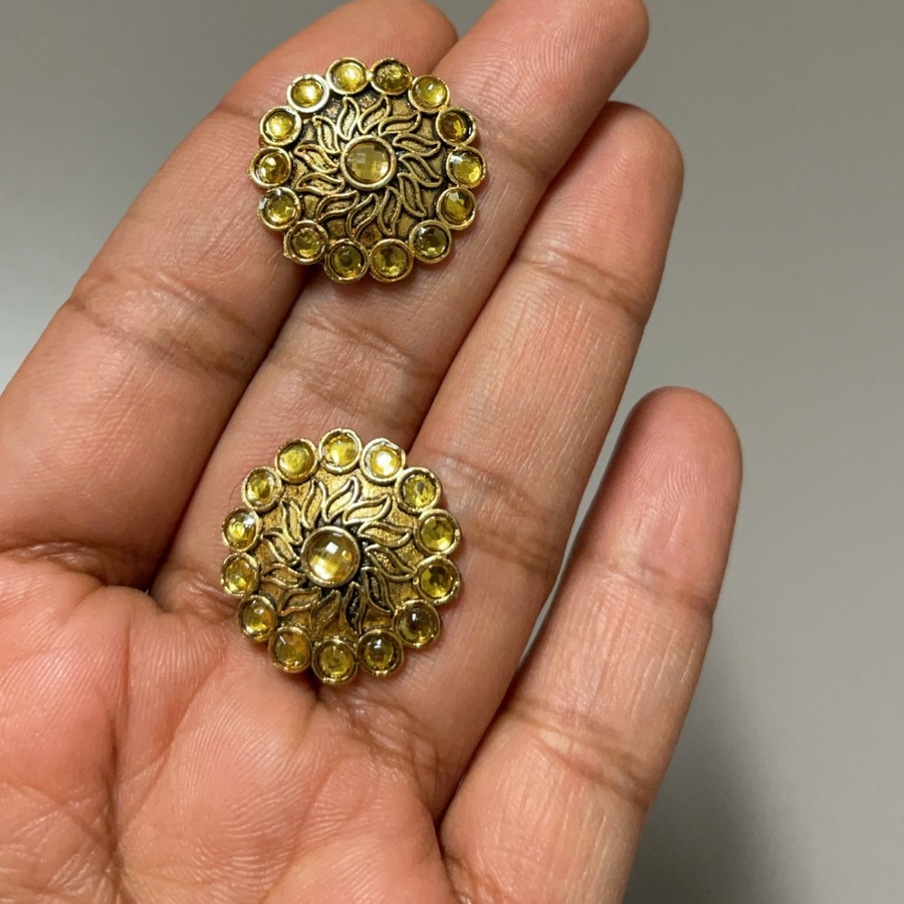 Studs - Picture 2 of 9